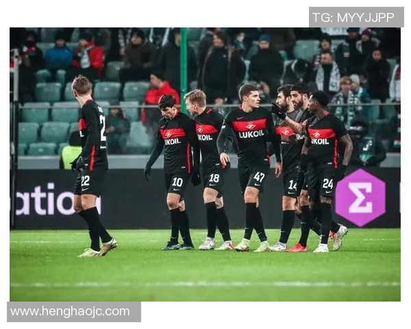 足球明星身高一米九的传奇故事与赛场风采解析